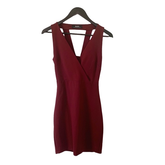 Lulus Dresses & Skirts - Lulu’s Wine Deep Red VNeck Cross Over Strappy Back Body Con Dress